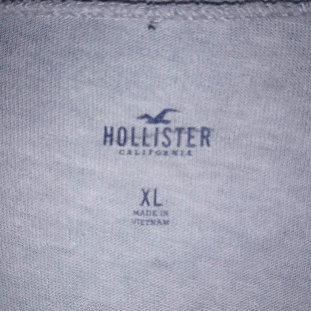 NWOT Super soft Men's Hollister shirt - Picture 3 of 3